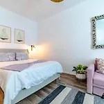 With Complimentary Parking Off Site 4*