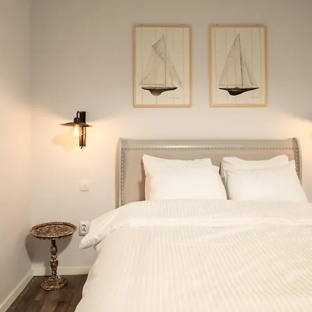 Aparthotel With Complimentary Parking Off Site 4*
