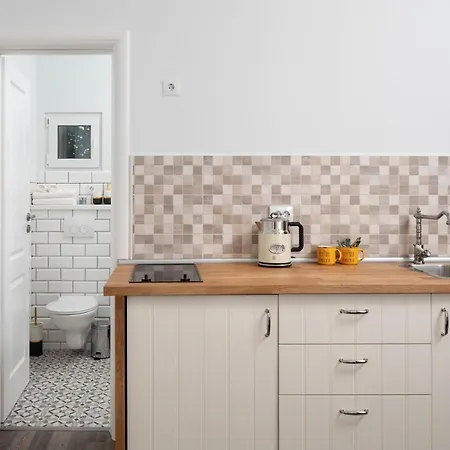 With Complimentary Parking Off Site Apartmanhotel Brassó