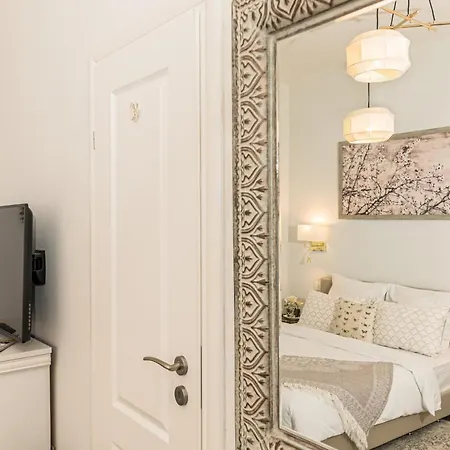 Aparthotel With Complimentary Parking Off Site 4*