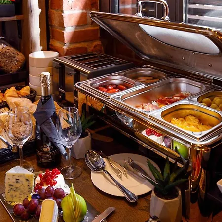 Apartmanhotel With Complimentary Parking Off Site