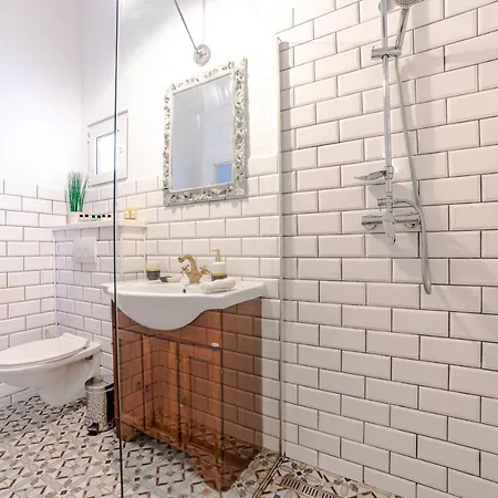 With Complimentary Parking Off Site Braşov