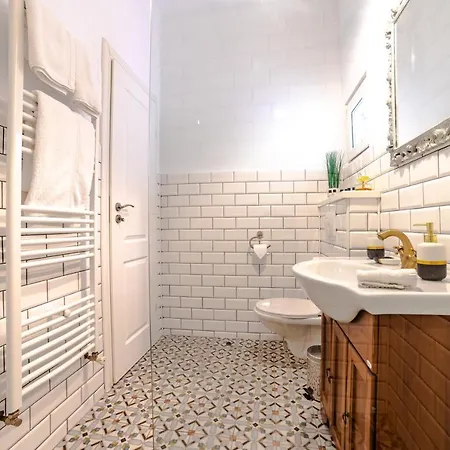 Aparthotel With Complimentary Parking Off Site Brasov