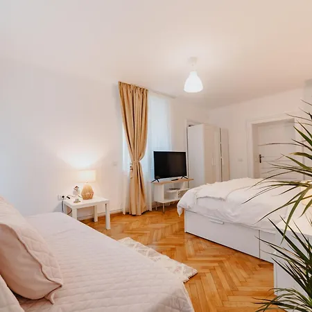 Aparthotel Albert Residence Brasov 3*