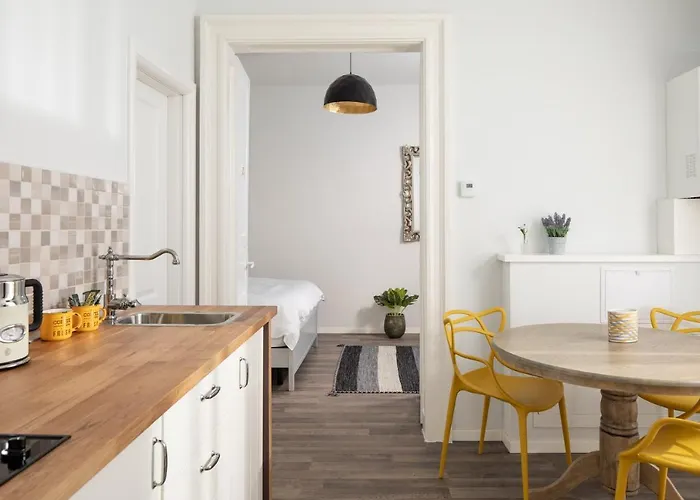 Lejlighedshotel With Complimentary Parking Off Site