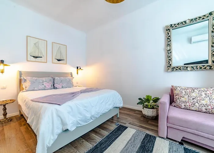 With Complimentary Parking Off Site 4*