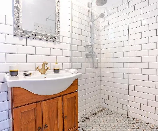 With Complimentary Parking Off Site Aparthotel